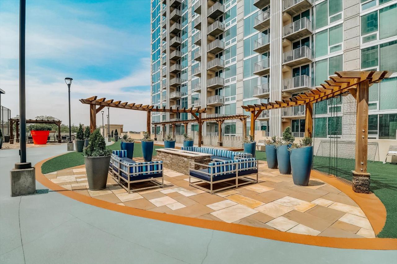 Frontdesk Skyhouse Apts Uptown Charlotte Apartment Exterior foto
