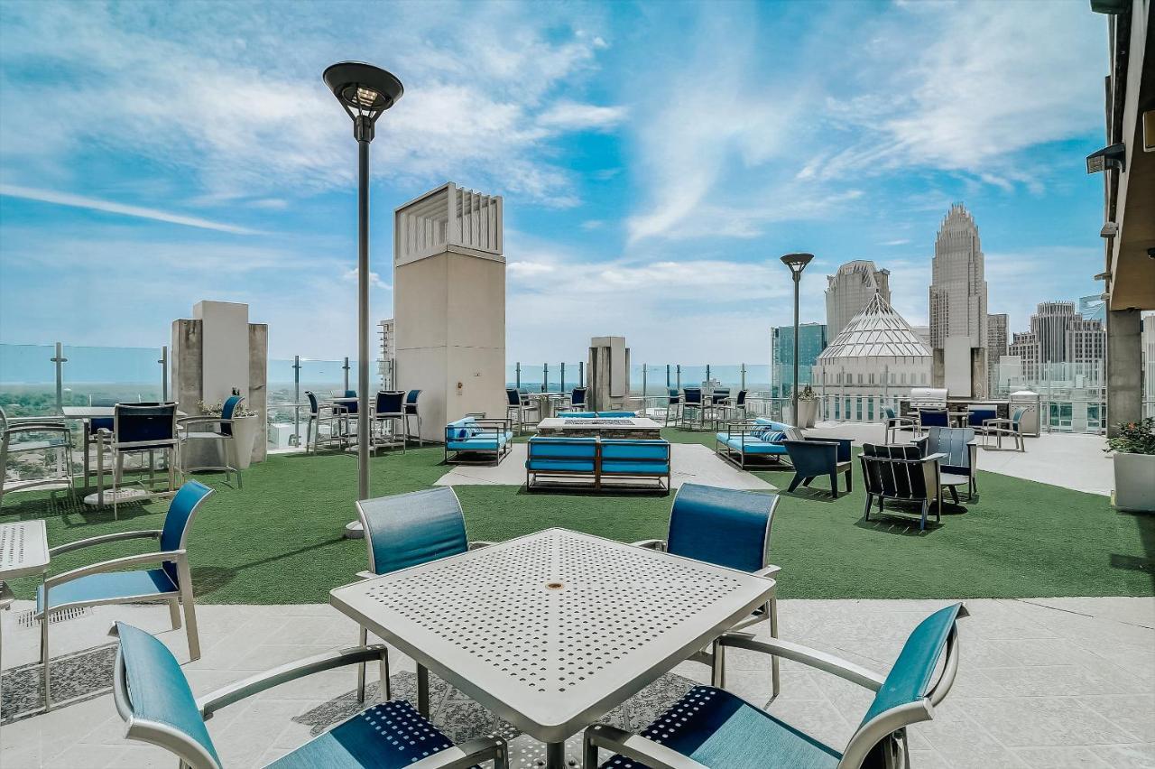 Frontdesk Skyhouse Apts Uptown Charlotte Apartment Exterior foto